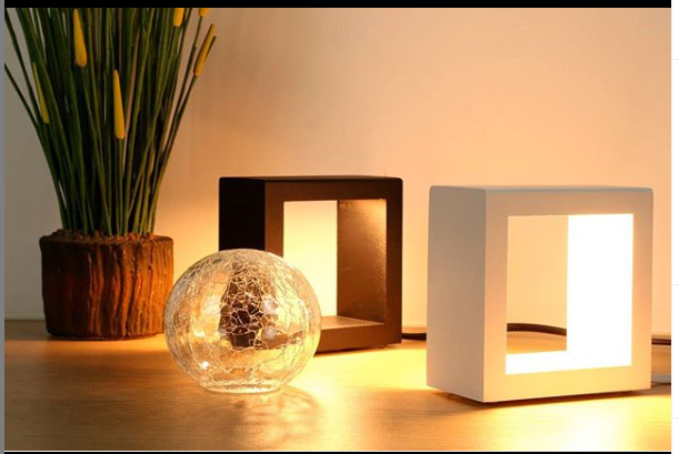 ABAJUR LED AMARE (CUBO)